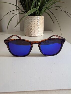 Tortoiseshell Frame Men's Sunglasses with Blue Mirrored Lenses